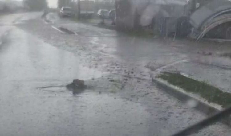 Grindină şi ploaie torenţială în jumătatea estică a municipiului Baia Mare