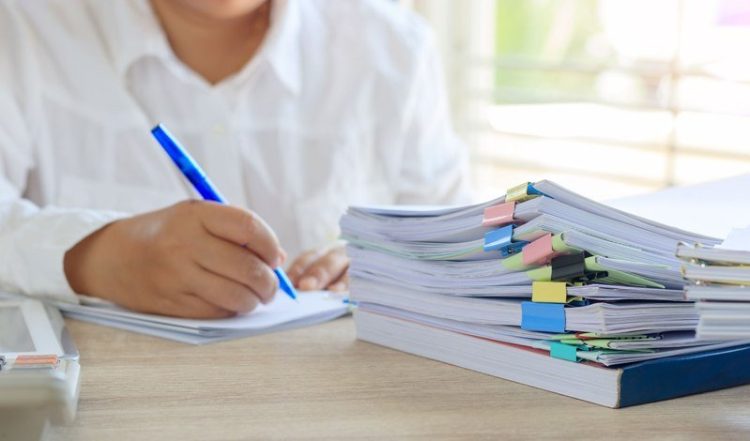 Profesorii care fac meditaţii sunt vânaţi de ANAF. Trebuie să aibă casă de marcat