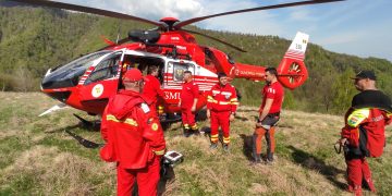 Bărbat de 28 de ani din Ieud, rănit grav după ce a căzut tractorul peste el. Au intervenit salvamontiştii montani