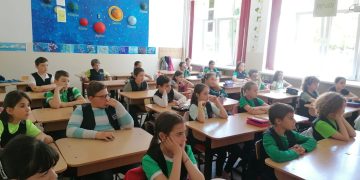 Copiii Școlii Gimnaziale Nichita Stănescu din Baia Mare, implicaţi în  Campania “Curăţăm România!”