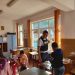 Poliţiştii şi elevii din Chelinţa, discuţii despre prevenirea absenteismului școlar și a faptelor cu violență