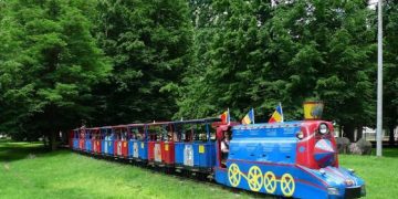 Plimbări gratuite cu trenulețul copilăriei din Baia Mare