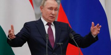 Putin „a învins” cancerul dar „a căzut în această capcană întinsă de Statele Unite”, spune regizorul Oliver Stone