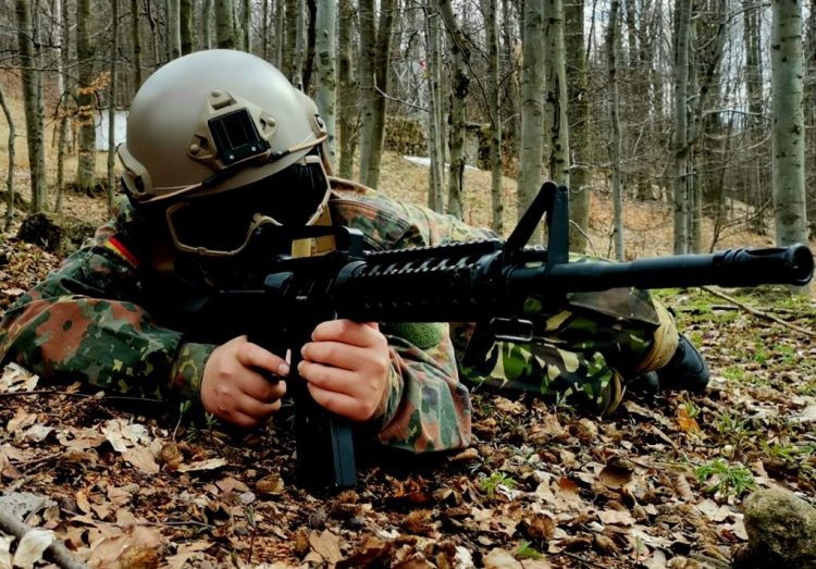 Tabără militară şi de supravieţuire la Săcel