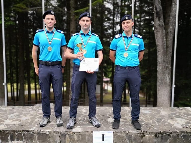 Trei jandarmi montani, locul I la Cupa Jandarmeria Montană la Înălțime! de la Sinaia