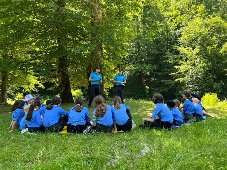 Vacanță în siguranță în compania jandarmilor montani de la postul Ţibleş