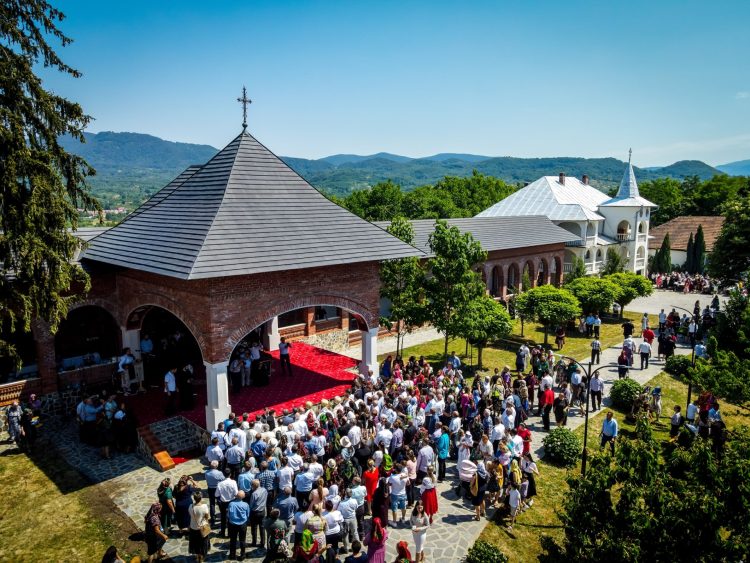 Mănăstirea „Sfinții Apostoli Petru și Pavel” din localitatea Bixad și-a sărbătorit hramul