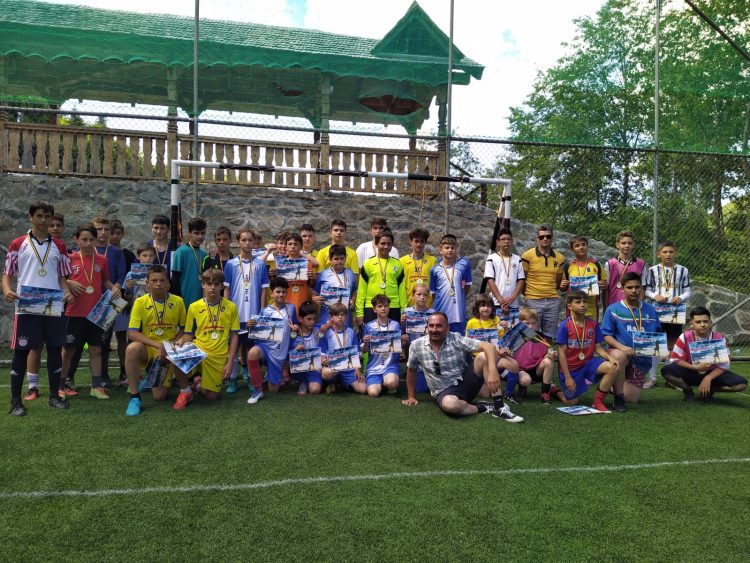 Distracție, zâmbete și copii fericiți: În Băiuț a avut loc Cupa Minerul Junior
