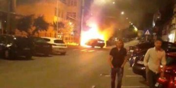 Posibil atac mafiot în Baia Mare. Doua autoturisme au ars ca o torță