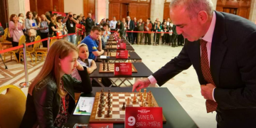 Sara, maramureșeanca de 10 ani care l-a înfruntat pe legendarul Kasparov