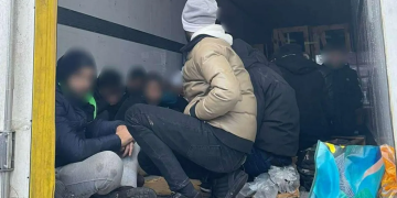 Ar face orice ca să ajungă în Vestul Europei. Încă 31 de migranți au fost prinși într-un tir