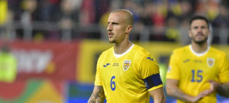 ”Retrage-te din fotbal, nu de la echipa națională. Păcălești fotbalul!”