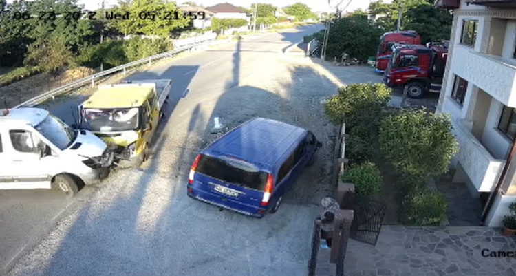 Accident în Mireșu Mare. VIDEO
