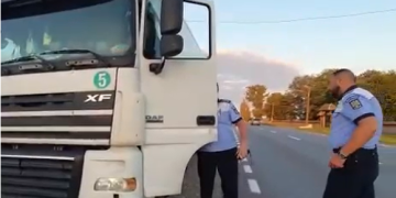 Șofer de tir din Maramureș cu accident vascular cerebral, tras pe dreapta la timp de polițiști