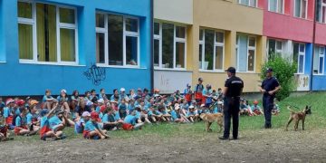 Vacanţă în siguranţă asigurată de jandarmi copiilor aflaţi în tabără la Şuior