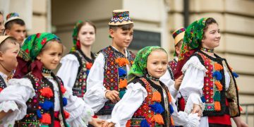 Ansamblul „Mugurelul” Sighetu Marmaţiei participă în Polonia la un festival internațional de folclor montan