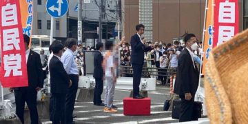 Twitter, Facebook şi alte reţele de socializare şterg înregistrări video ale asasinării lui Shinzo Abe