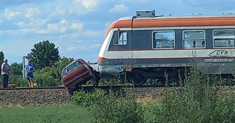 ACCIDENT FEROVIAR: Personalul Baia Mare – Satu Mare a lovit un autoturism în Apa
