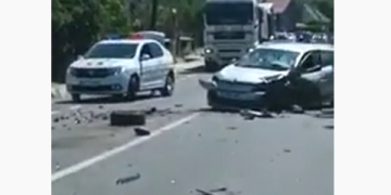 Grav accident la Bogdan Vodă. Impact între două autoturisme, un biciclist grav rănit