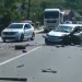Grav accident la Bogdan Vodă. Impact între două autoturisme, un biciclist grav rănit