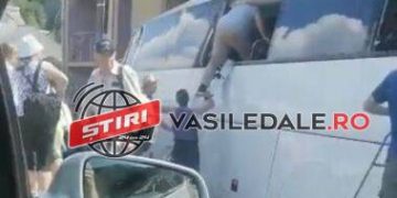 Grav accident la Moisei. Un autocar cu turişti din Polonia s-a izbit de o casă. A fost activat Planul Roşu