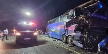 Tragedia din Maramureș era să se repete: Autocar cu 76 de pasageri, implicat într-un accident
