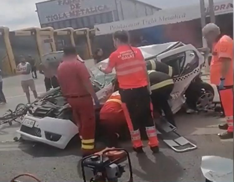 Accident în lanţ. Şapte maşini implicate, un mort şi mai mulţi răniţi