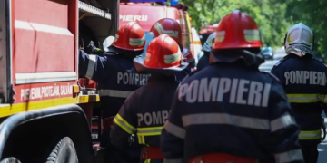 Arde pădurea de lângă Italsofa din Baia Mare. INTERVIN POMPIERII