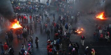 Proteste masive în Ecuador, cu lupte de stradă! Protestatarii au câștigat !!!