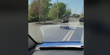Așa învățăm să conducem noi băimărenii! Instructor, traversează dubla continuă fără jenă. VIDEO