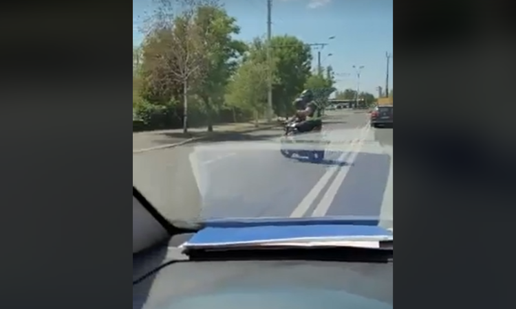 Așa învățăm să conducem noi băimărenii! Instructor, traversează dubla continuă fără jenă. VIDEO