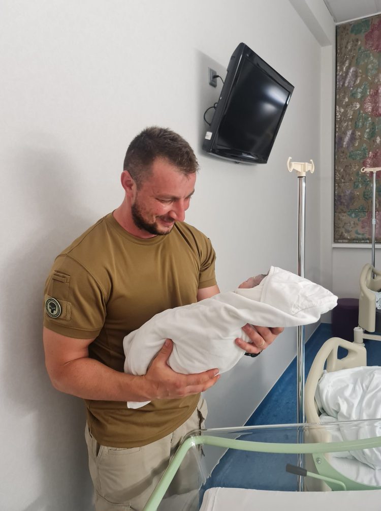 Marian Godină a devenit tată