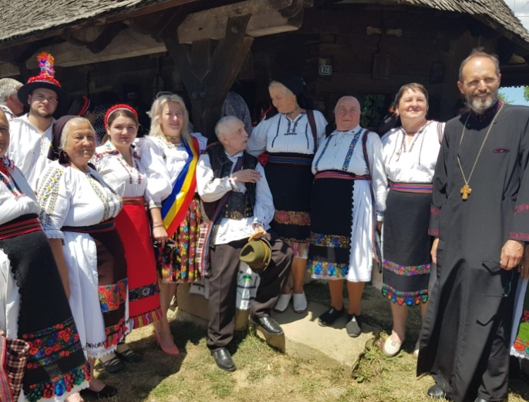 Rapsodul popular Nicolae Pițiș, decorat cu Ordinul „Crucea Voievodală Maramureșeană”