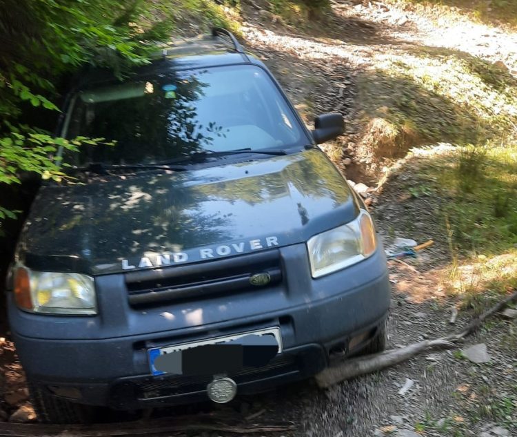 Un spaniol şi un ucrainean au furat un autoturism din Onceşti. După ce au fost prinşi au fost internaţi la Sighet