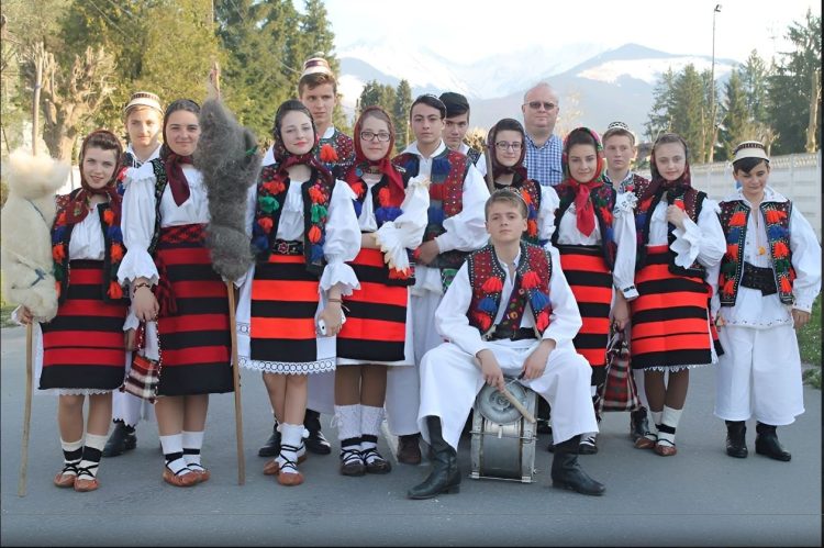 Ansamblul „Mugurelul” Sighetu Marmaţiei participă în Polonia la un festival internațional de folclor montan