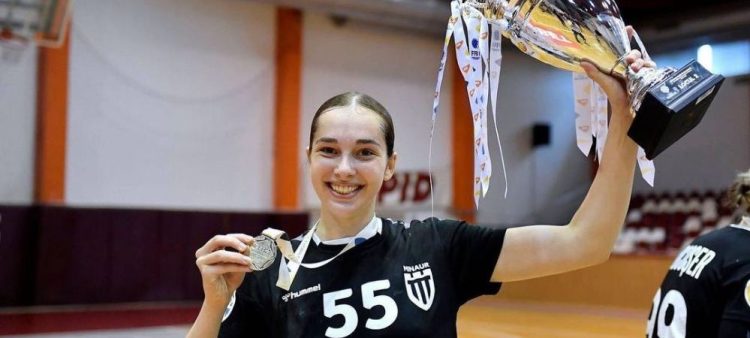 Oana Borș, una dintre cele mai talentate handbaliste din România, nevoită să stea pe bară peste un an