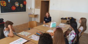 Poliţiştii şi elevii de la Școala Gimnazială „Vasile Alecsandri” din Baia Mare, despre prevenirea consumului de droguri