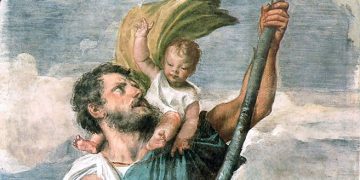 Vehicule binecuvântate de sărbătoarea Sfântului Cristofor în parcarea de lângă Biserica romano-catolică Sfânta Treime din Baia Mare