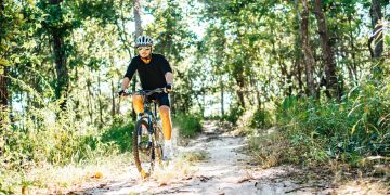Vacanță la munte sau la mare? Vei găsi echipamente sportive complete la Sportano.ro