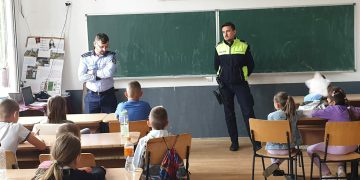 Polițiștii maramureșeni alături de copiii aflaţi în tabăra de vară de la Rozavlea