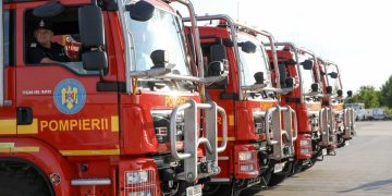 Prima misiune a modulului românesc de stins incendii, în Franţa – 19 pompieri cu 4 autospeciale au acţionat în zona Quartier Le Frayot, din Sud-Vestul Franţei