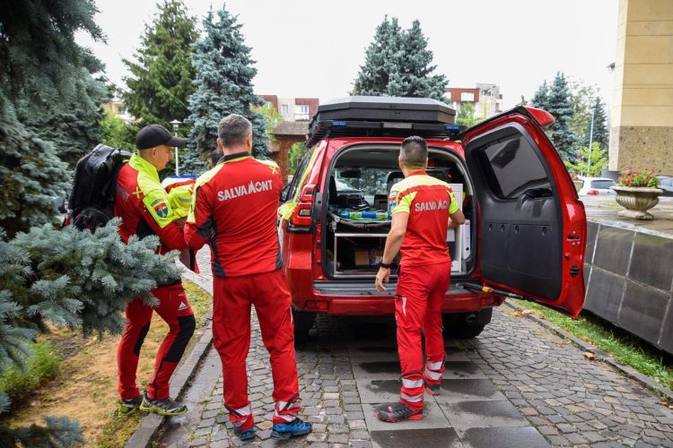 Autosanitară nouă pentru Serviciul Salvamont Maramureș