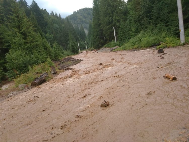 IMAGINI APOCALIPTICE la Băiuț. Natura s-a dezlănțuit. Un drum județean este impracticabil