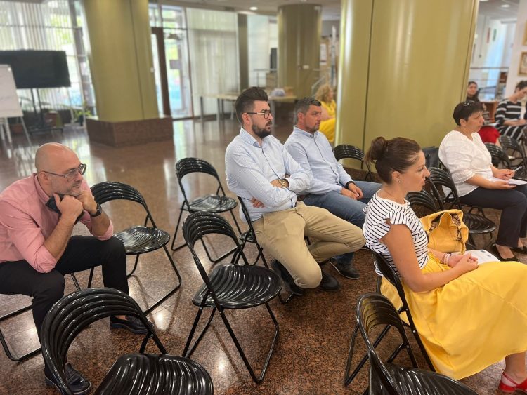 La Baia Mare, ucrainenii învață limba română în timp ce gătesc. Unii intenționează să rămână în oraș