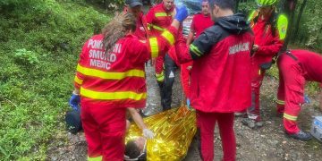 Tânăr cu convulsii, salvat de salvamontiştii maramureşeni de la Lacul Albastru