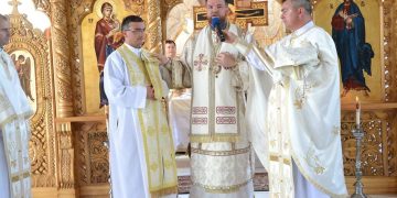 Sărbătoare la Mănăstirea greco-catolică Băseşti. Opt ani de la hirotonirea părintelui Gabriel Beșkid