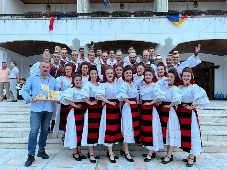Ansamblul ,,Maramureșul” a obţinut marele premiu şi trofeul Festivalului Concurs Național de Folclor ,,Mioveni”