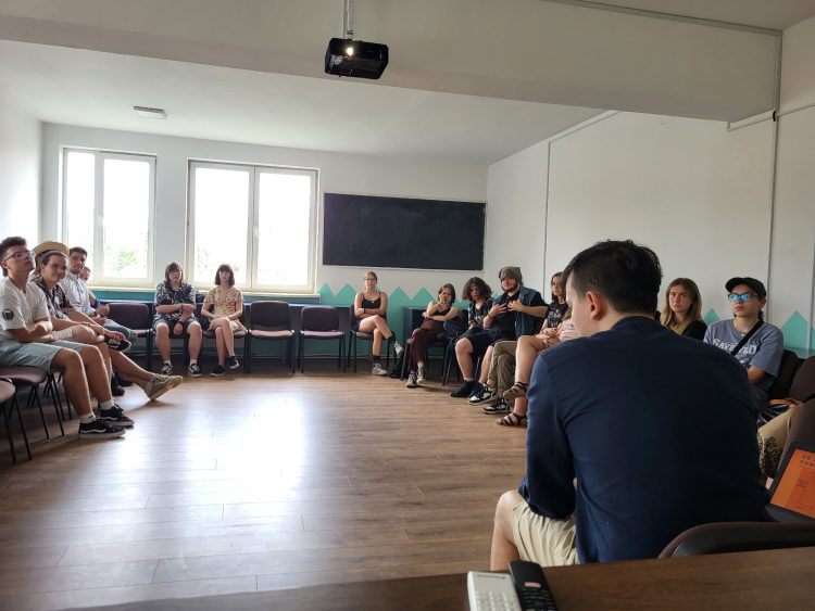 Ce facem dacă interzicerea drogurilor nu funcționează: Centrul de Tineret din Baia Mare ne învață