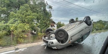 Accident în Baia Sprie. Un autoturism a fost pus pe plafon