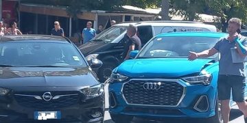 Impact între două autoturisme pe bd. Decebal – FOTO